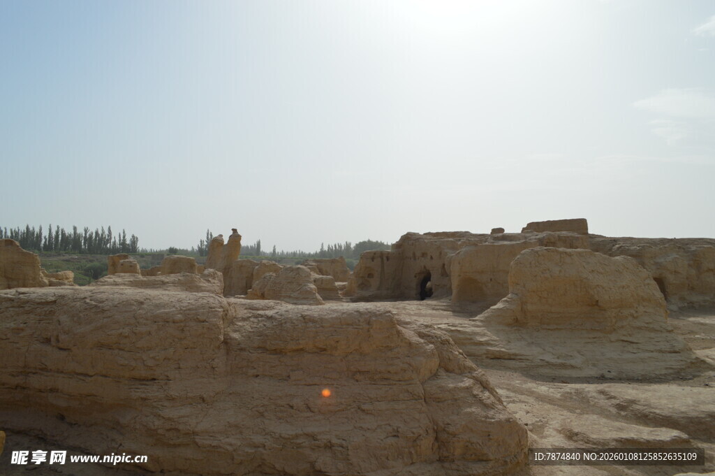 古老土筑遗迹景观