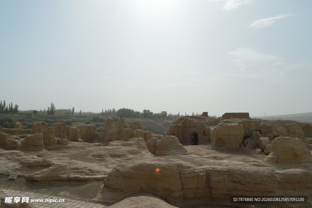 古老遗址的沧桑景象