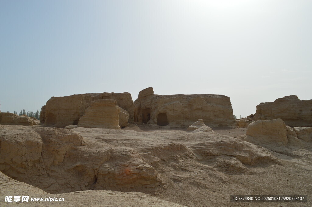 沙漠中的古老遗迹
