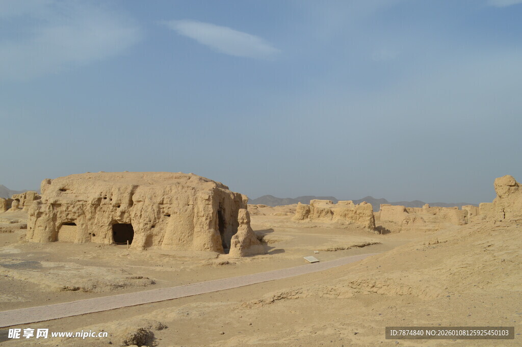 沙漠中的古老遗迹