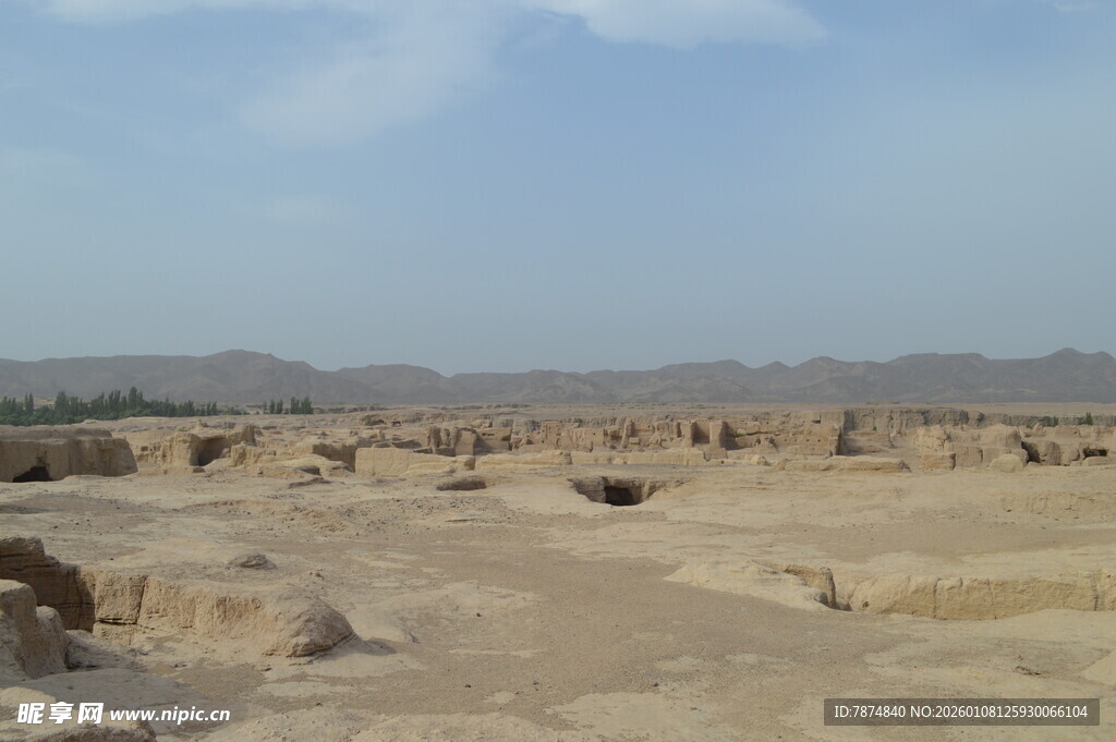 沙漠中的古老遗迹景观