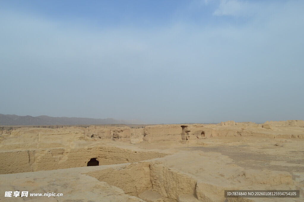 沙漠中的古老遗迹