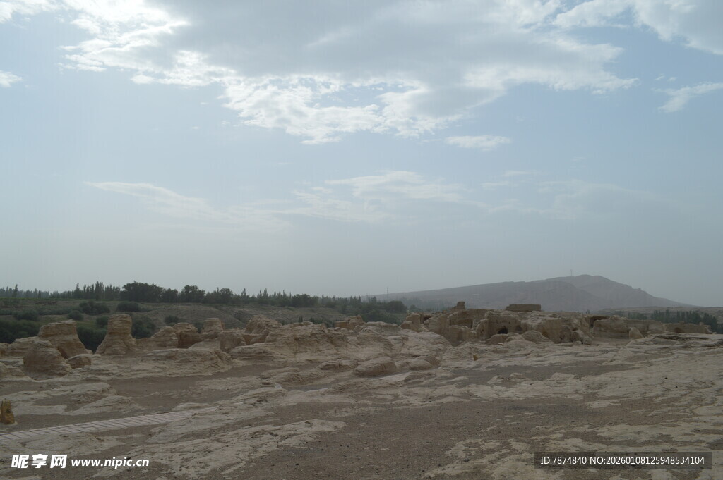 荒凉旷野风景图