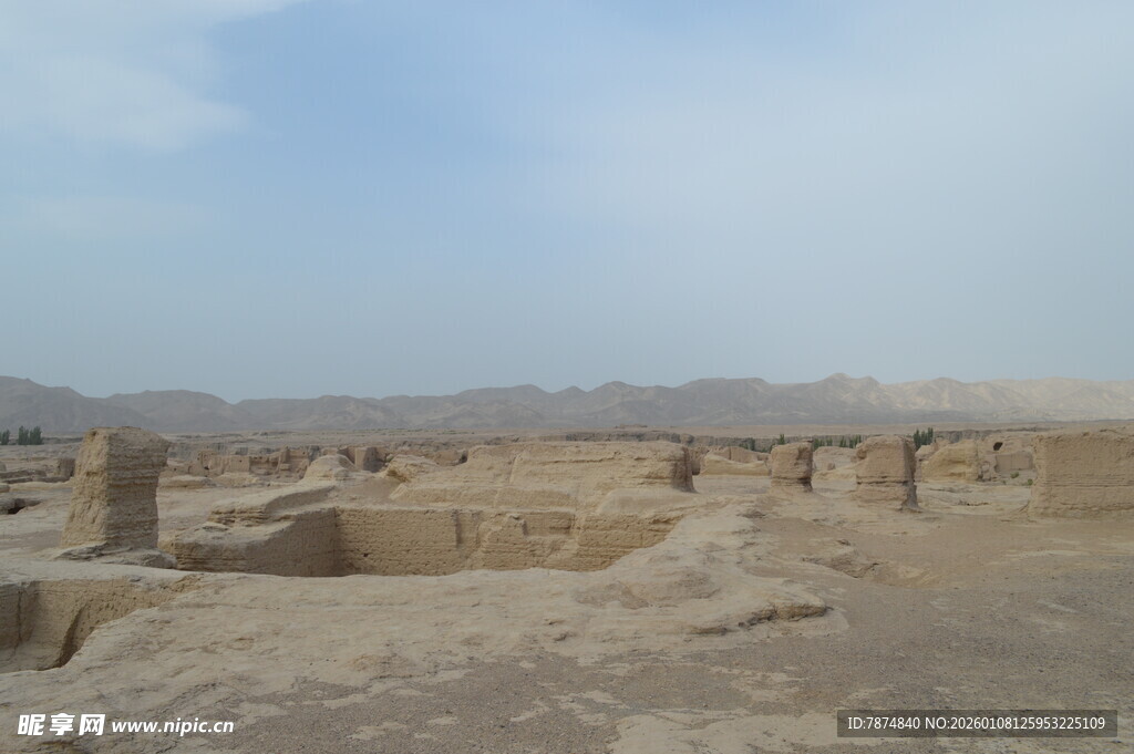 沙漠中的古老遗迹