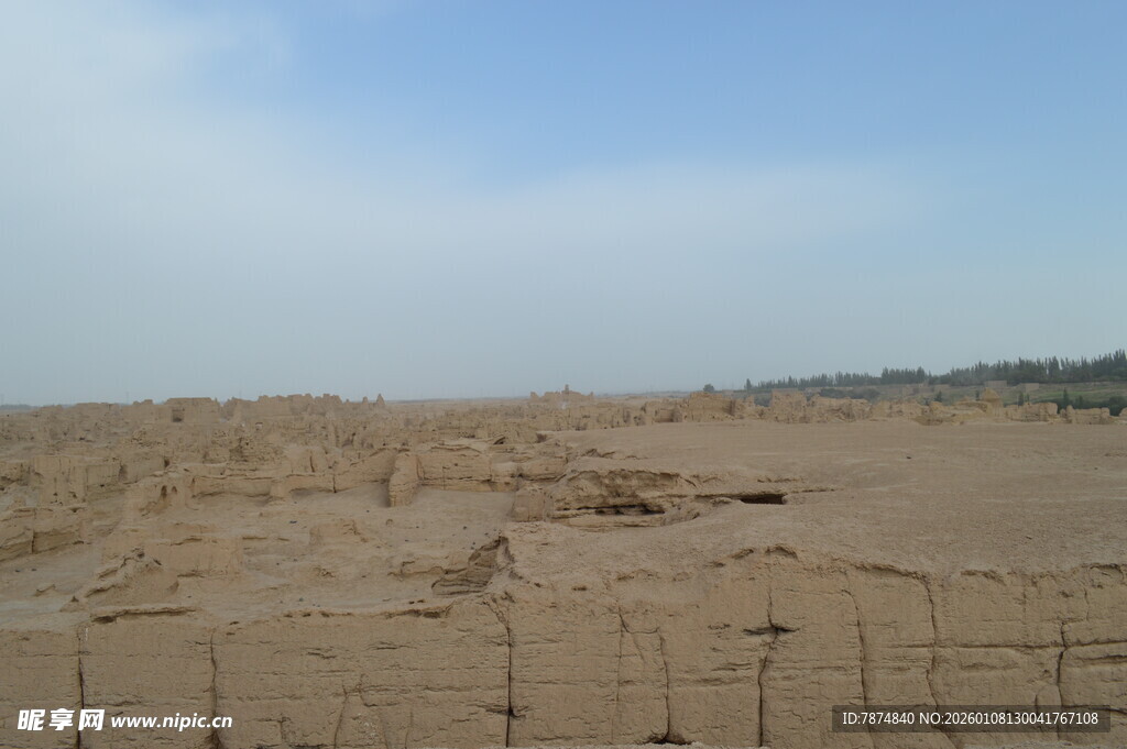 荒漠中的围栏景观