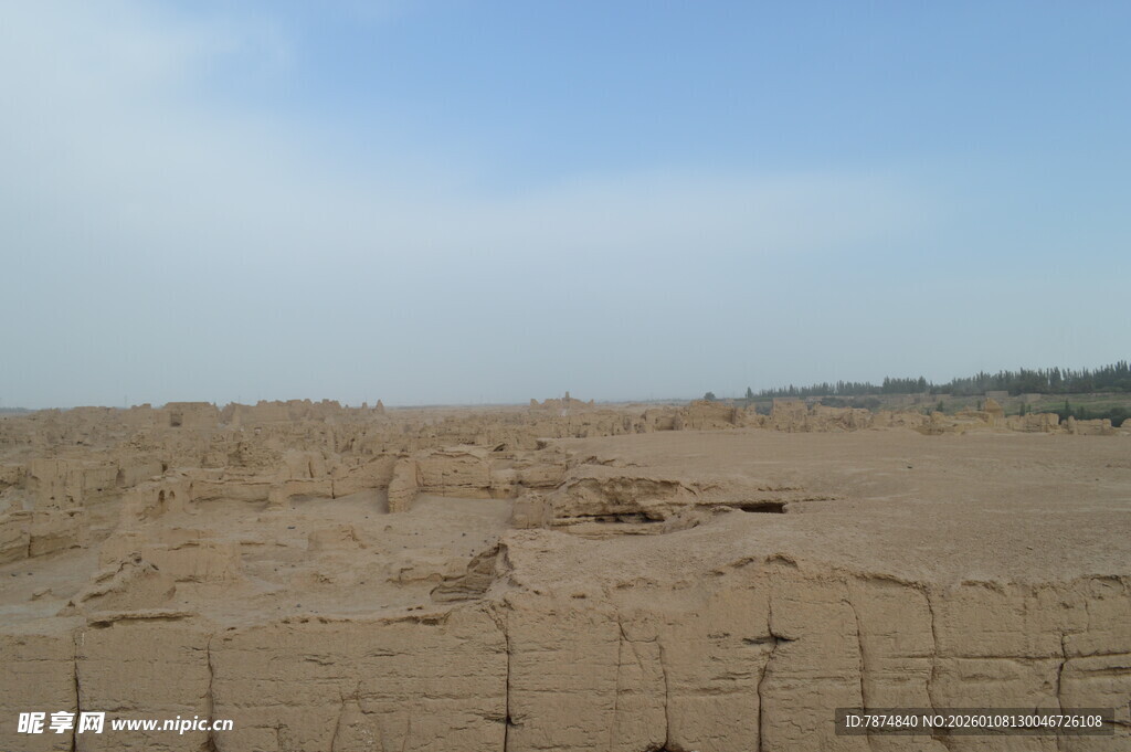 广袤荒漠中的围栏景象