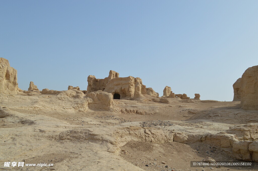 沙漠中的古老遗迹