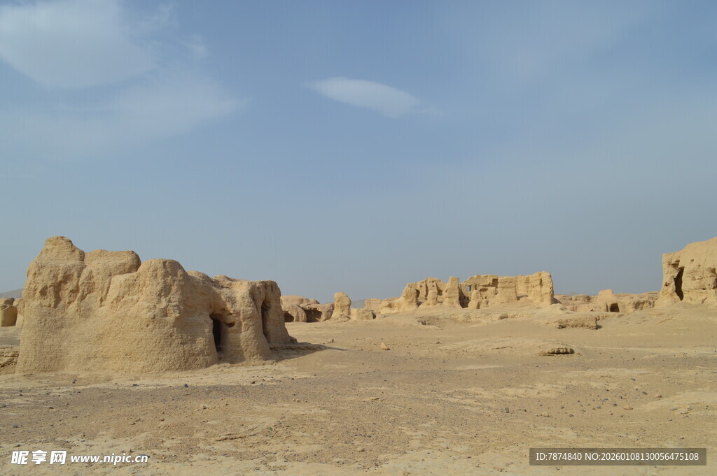 沙漠中的古老遗迹