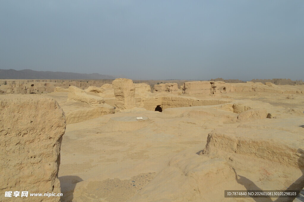 沙漠中的古老遗迹