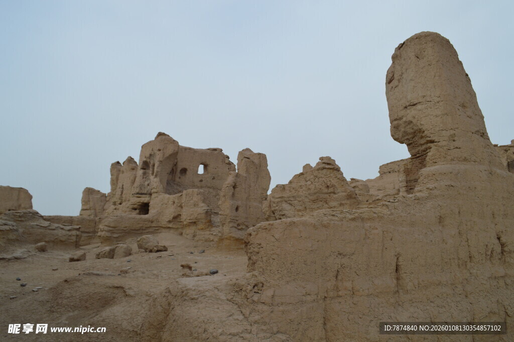 沙漠中的古老遗迹