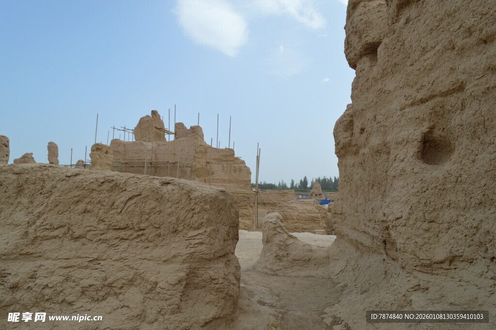 古老沙漠中的残垣断壁