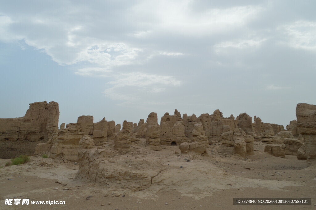 古老废墟展现历史沧桑