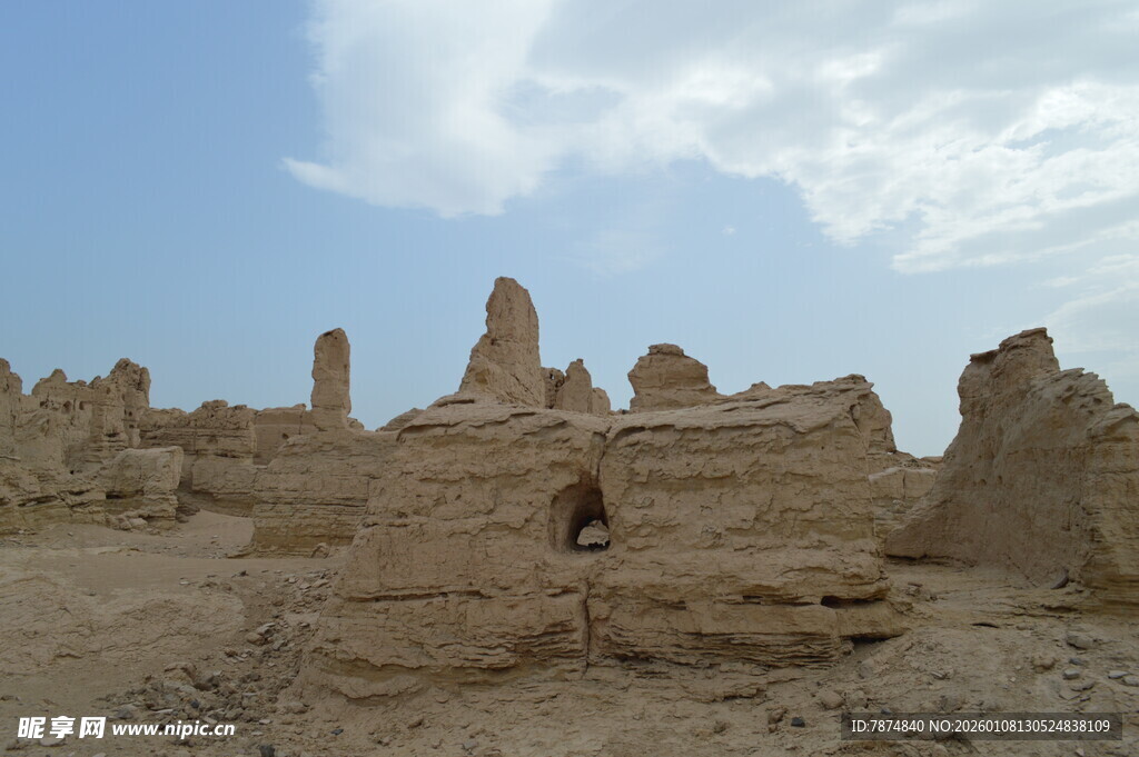 沙漠中的古老遗迹