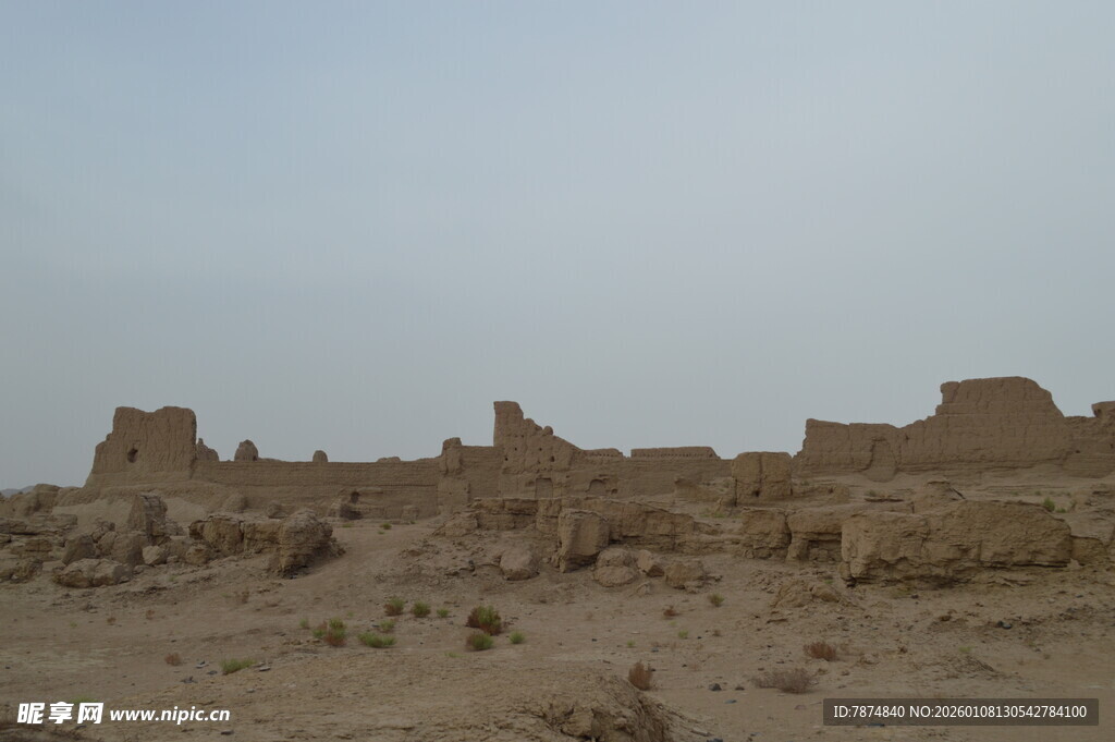 沙漠中的古老遗迹