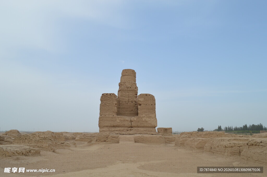 沙漠中的古老神秘建筑
