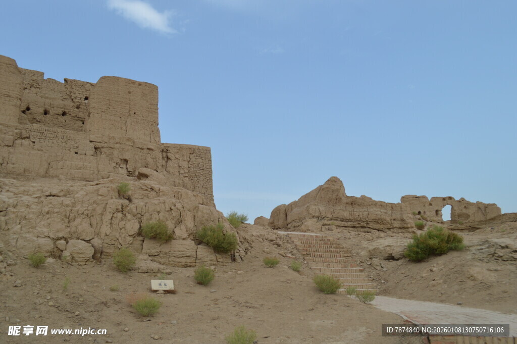 沙漠中的古老遗迹