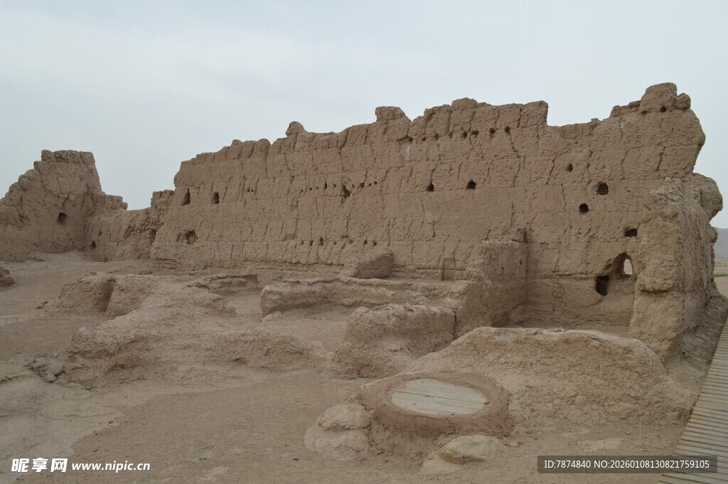 古老沙漠中的残垣断壁