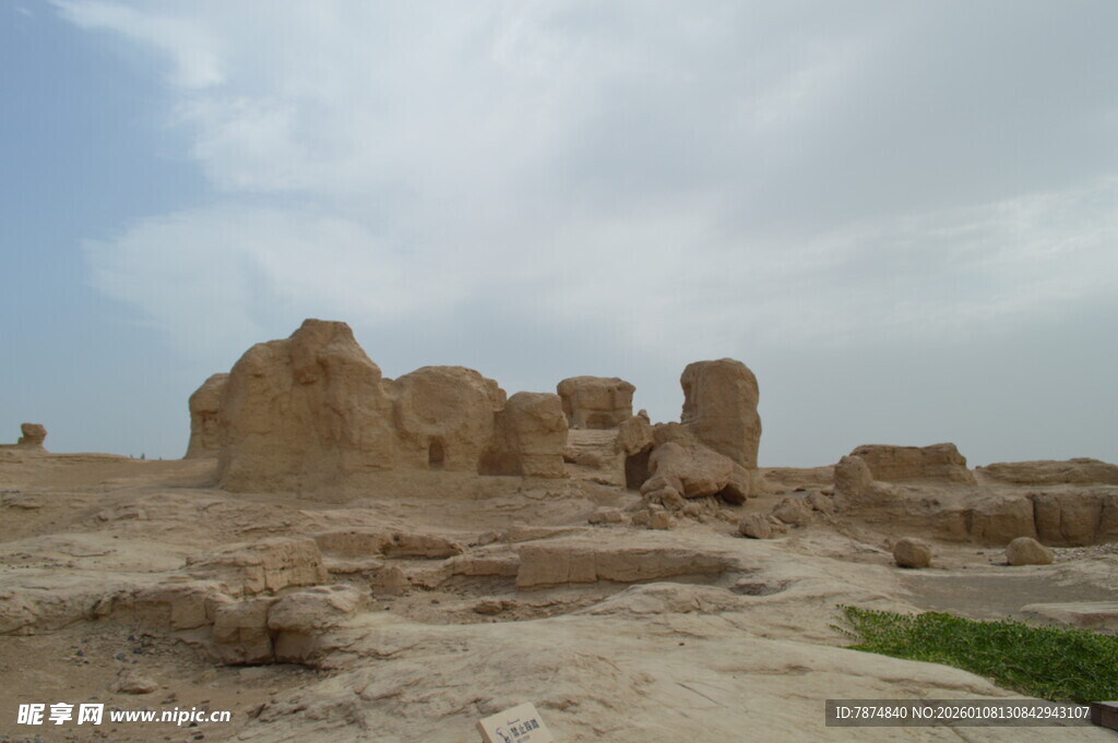 沙漠中的古老遗迹