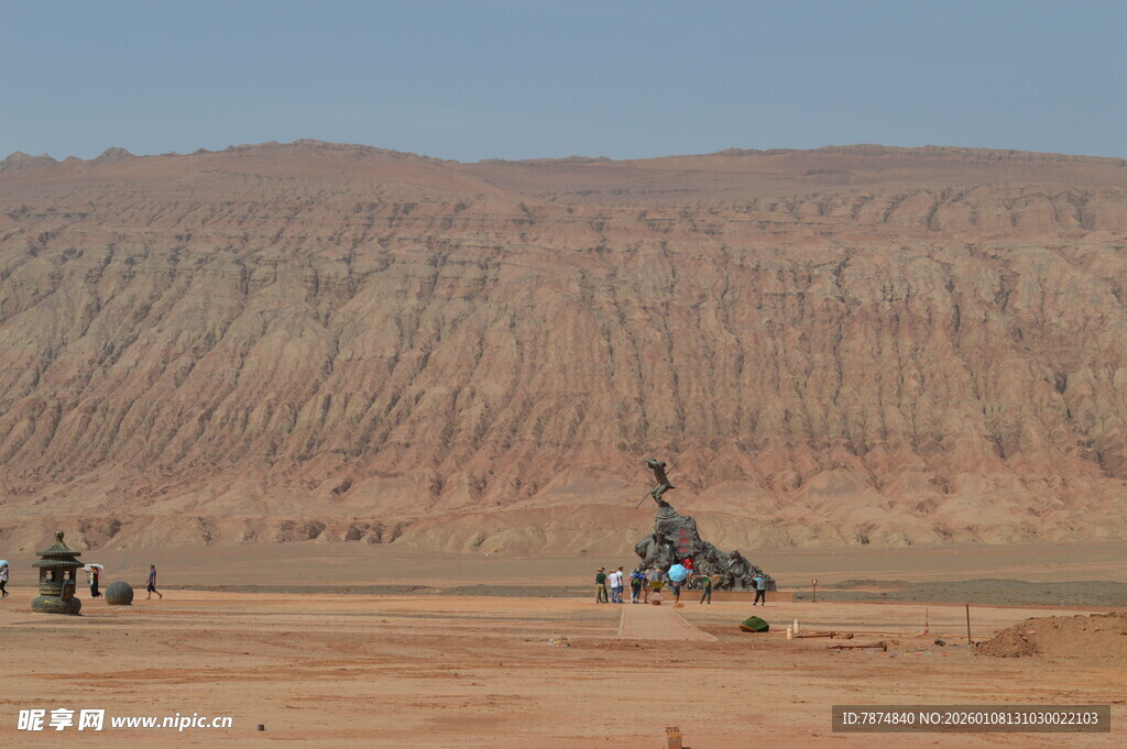 沙漠中的机械设备场景