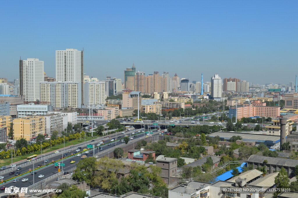 城市天际线与交通景观