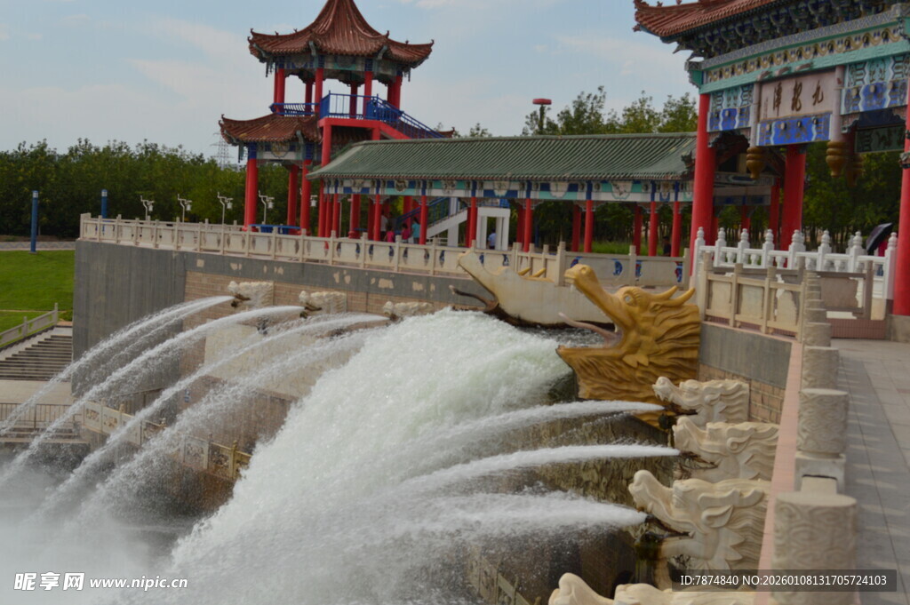 中式园林水景与古典建筑