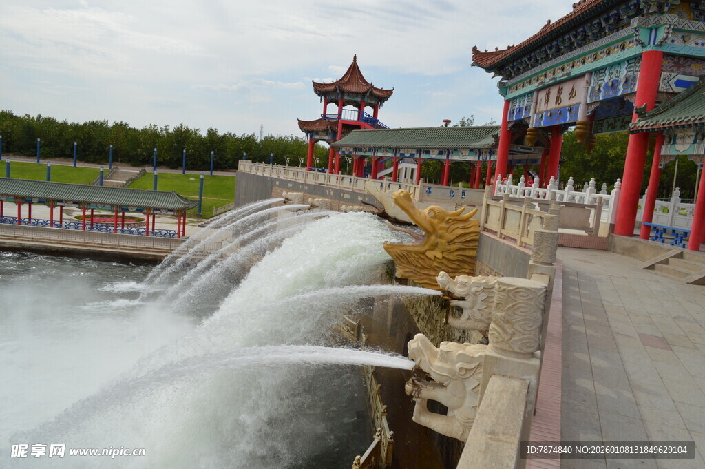 中式园林水景与古典建筑