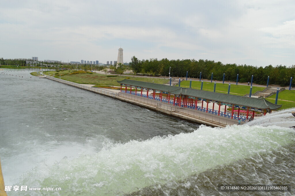 水坝景观 水流湍急场面壮观