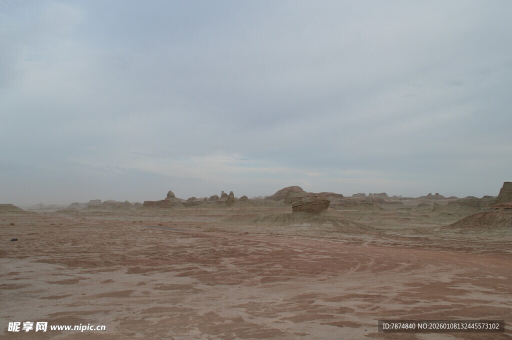荒凉戈壁景观