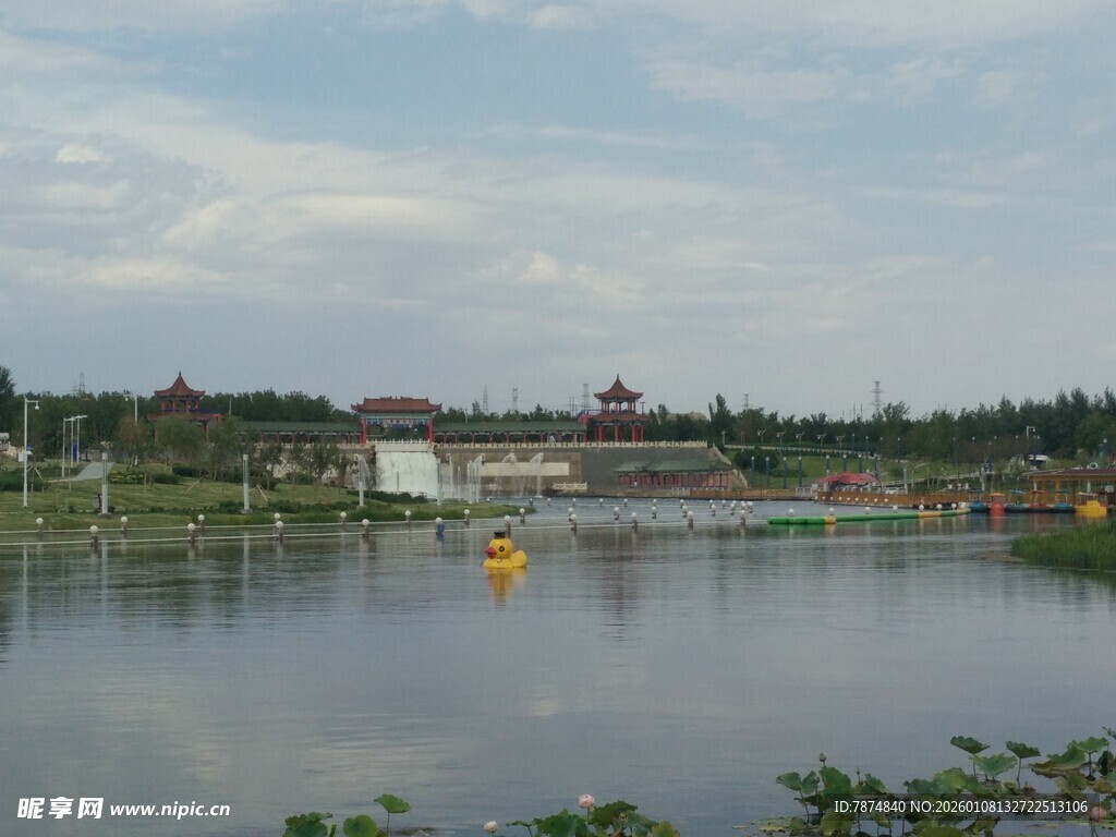 湖畔风光 宁静宜人景色