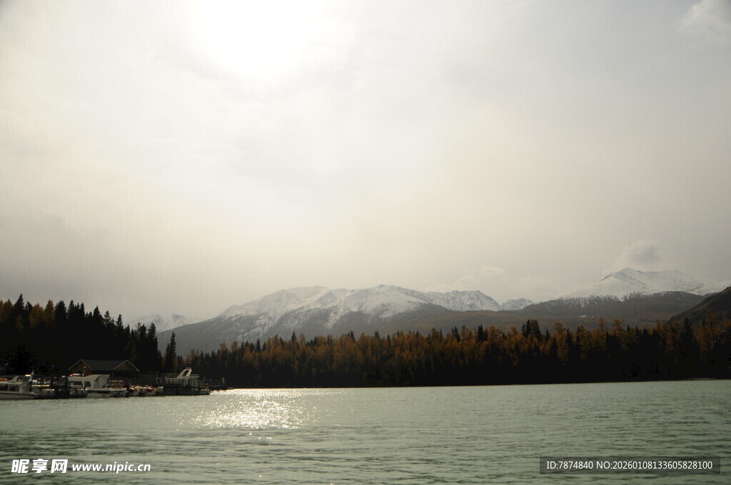 湖畔风光 远山近水景色美