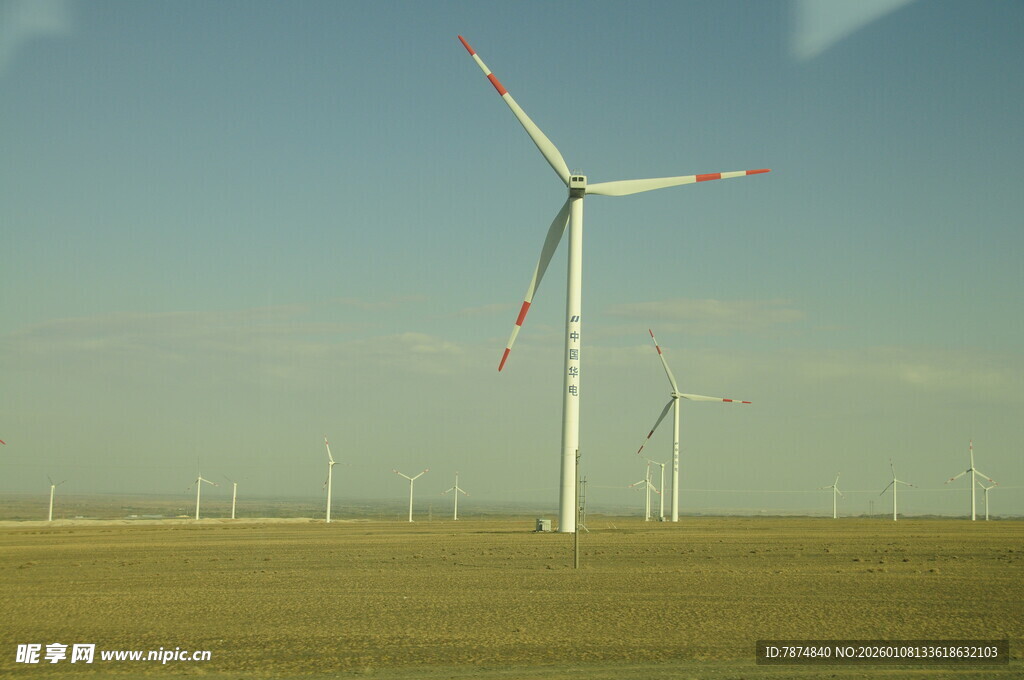 草原上的风力发电机组