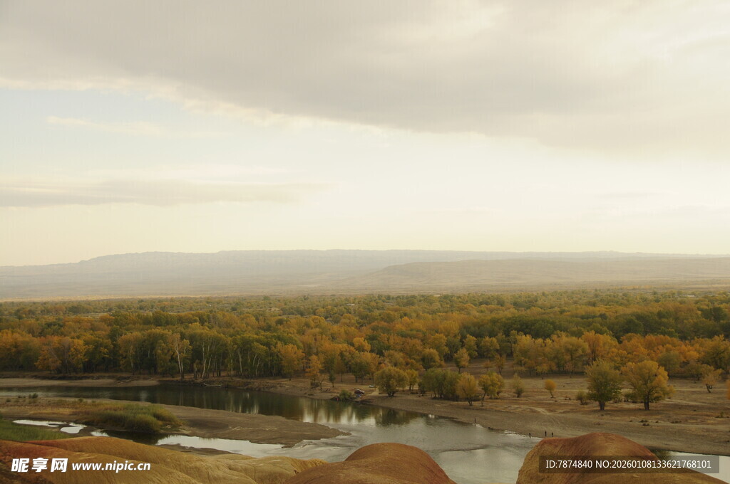 秋日旷野河流风景图
