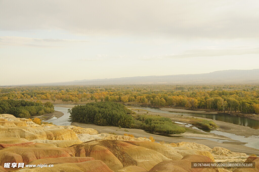 秋日河谷壮丽风光