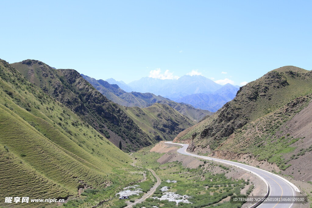 山间蜿蜒公路美景