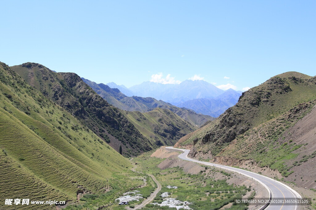 山间蜿蜒公路 秀丽风光