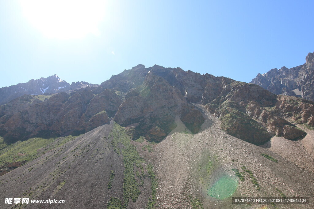 壮丽山景 阳光照耀下的自然美
