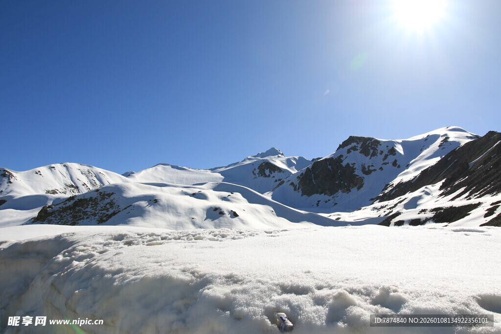 雪山风光 阳光照耀壮丽景致