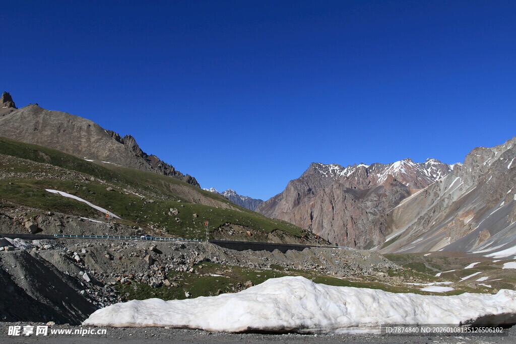 高山雪景公路风光