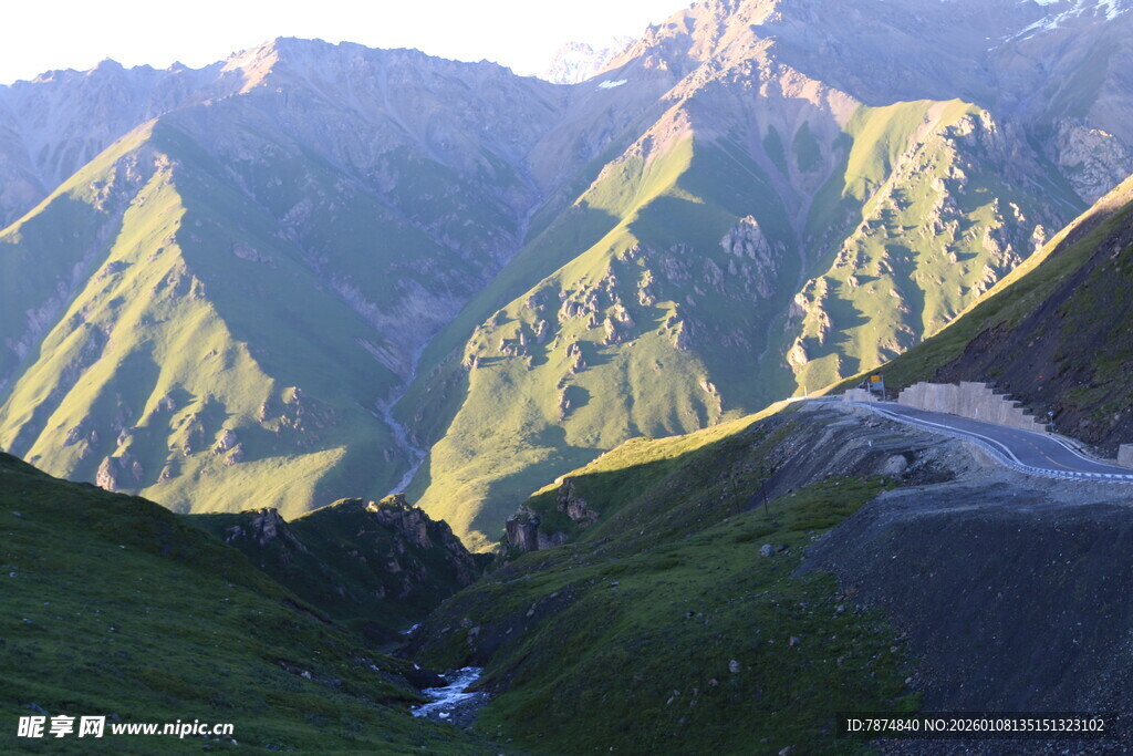 山间公路 邂逅壮丽山景