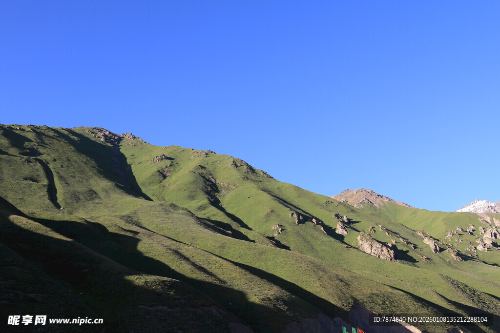青山蓝天 秀丽山间景致