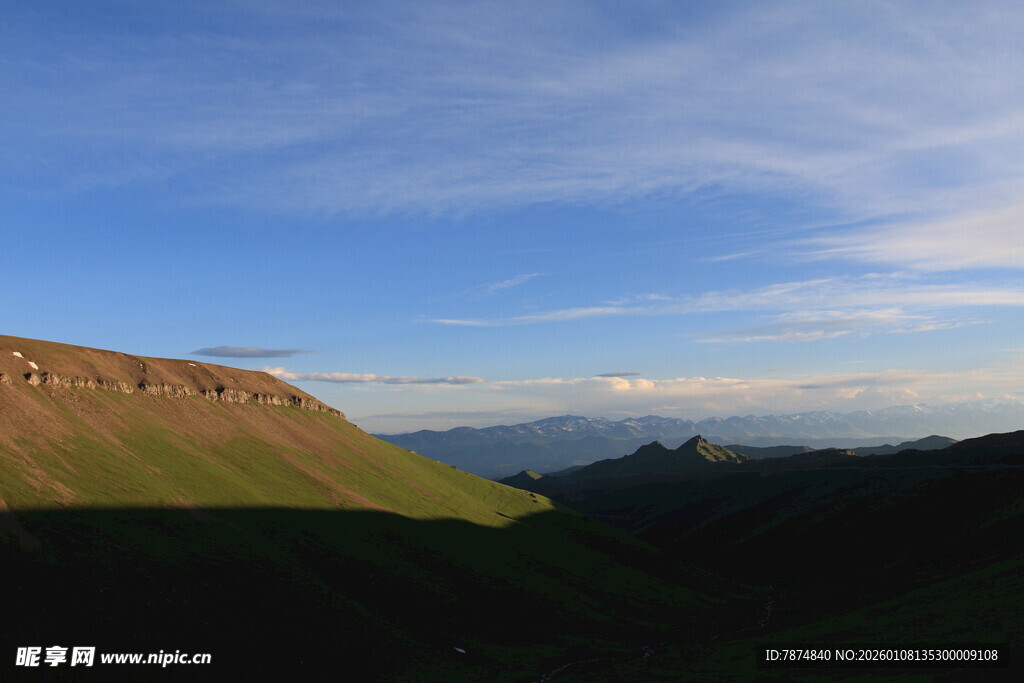 壮丽山景 蓝天之下的风光