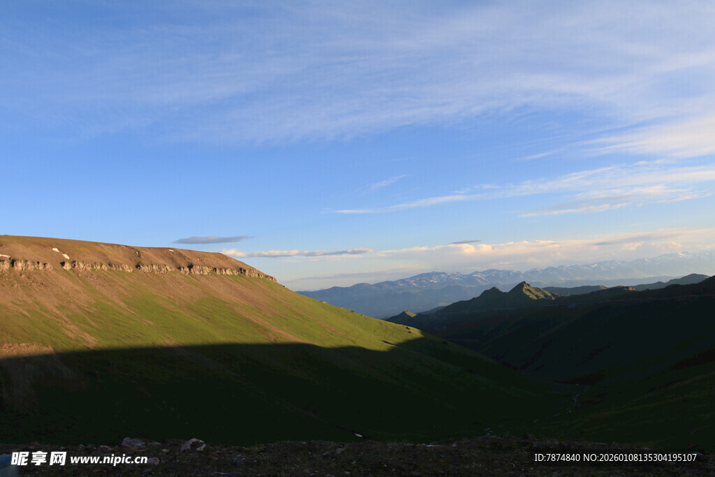 壮丽山景 蓝天之下的风光