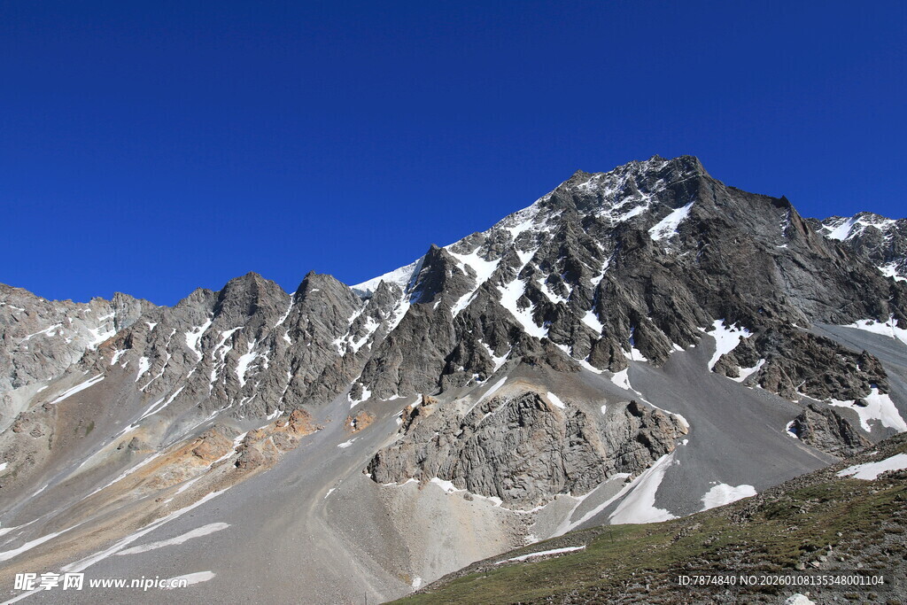 巍峨雪山壮丽景致