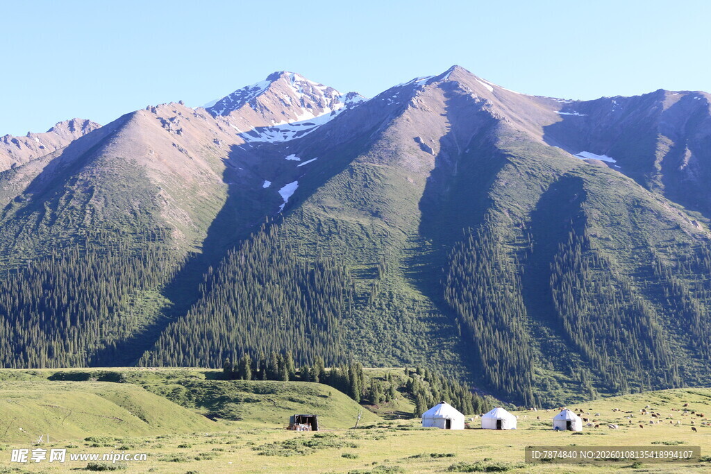 山间草原与牧民小屋