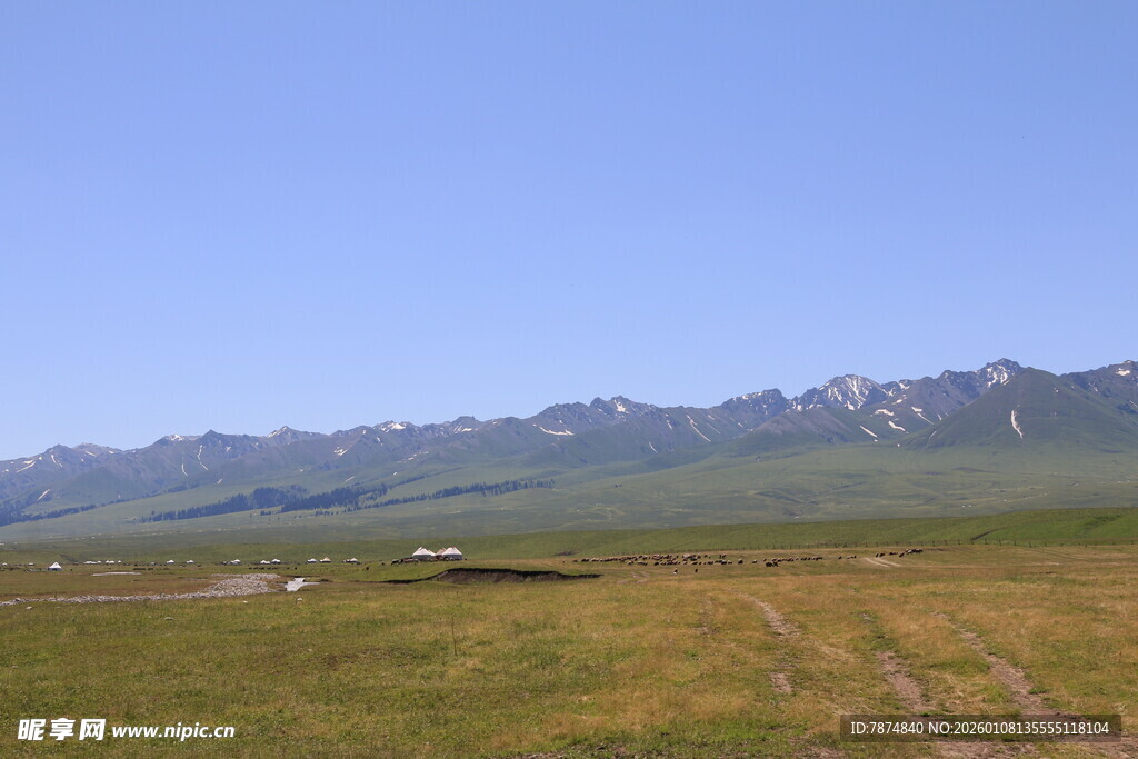 草原远山风景图