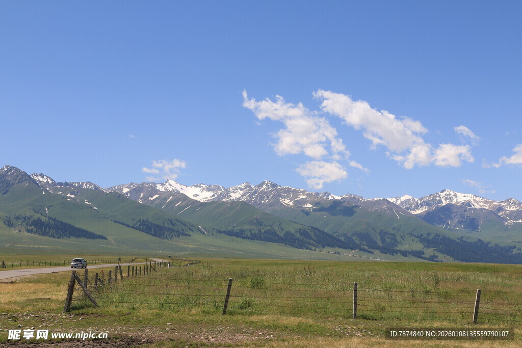 草原远山蓝天美景