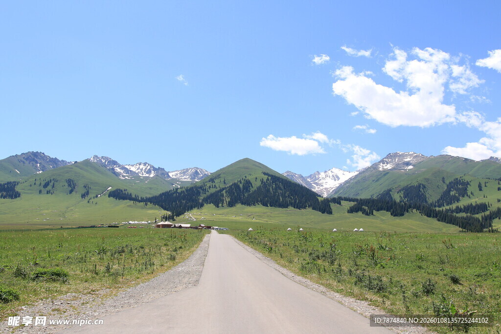 山间公路 邂逅自然美景