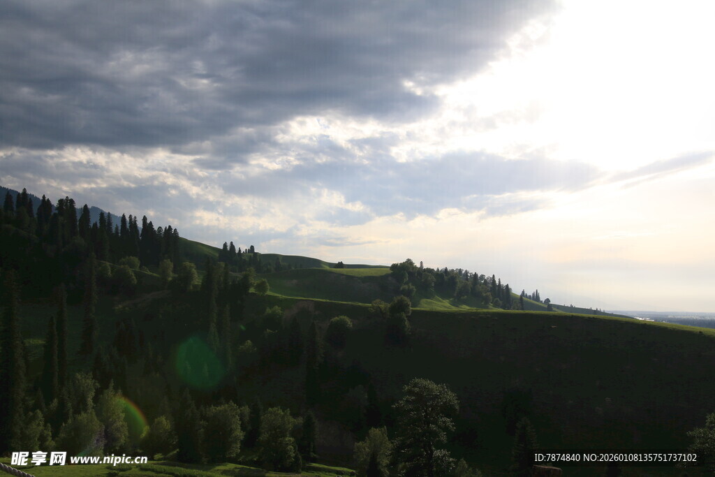山间云景 绿意盎然