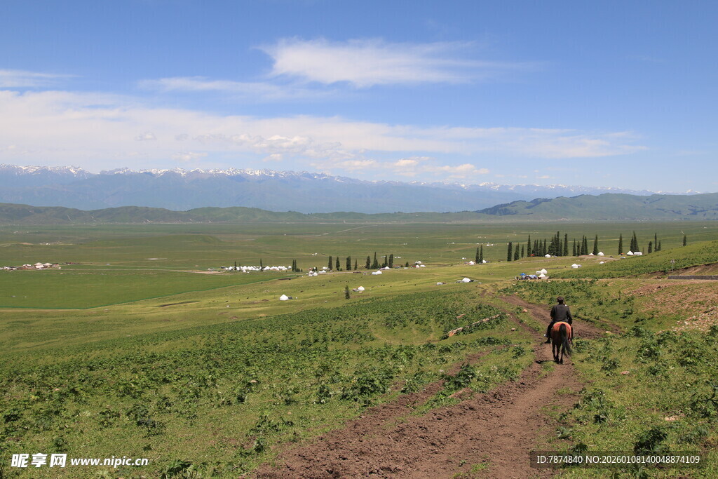 草原徒步者 辽阔美景相伴