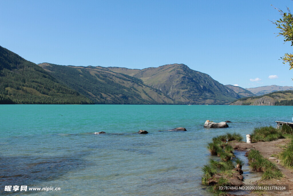 美丽湖景与远山风光